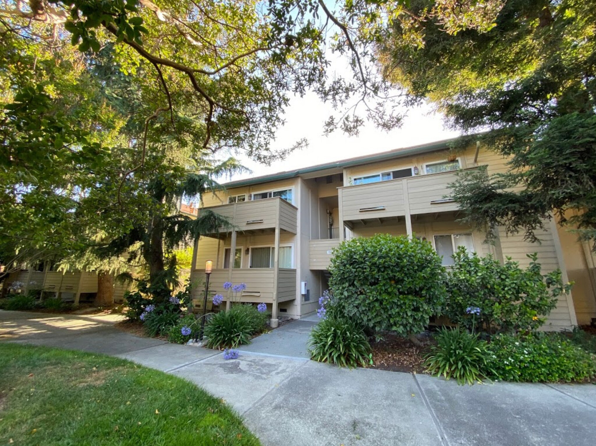 Building Photo - 781 N. Fair Oaks Ave.