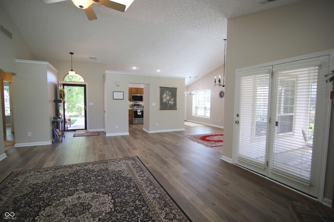 Building Photo - 730 High Dr