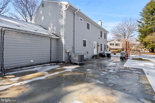 Building Photo - 10622 Runaway Ln