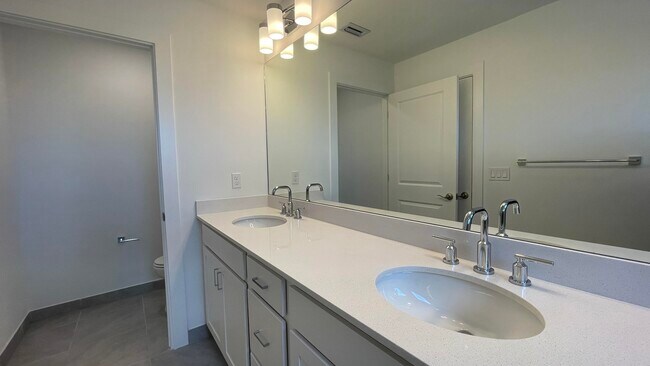 Building Photo - 209 Preserve Trl S