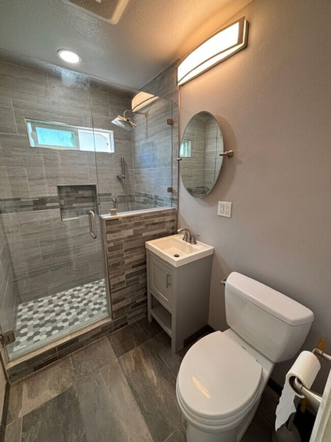 Building Photo - 16025 Pescados Dr