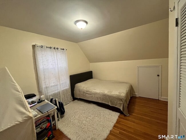 Building Photo - 28 7th St