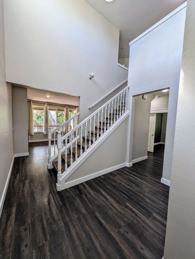 Building Photo - Stylish & Convenient Living - Bremerton 4 ...