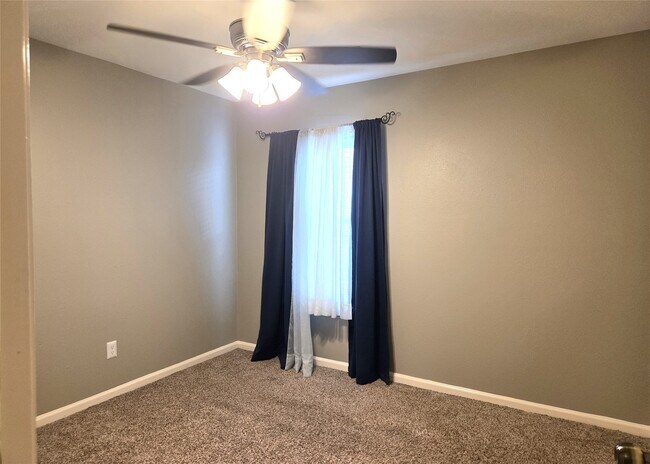 Building Photo - 18011 Featherfield Ln