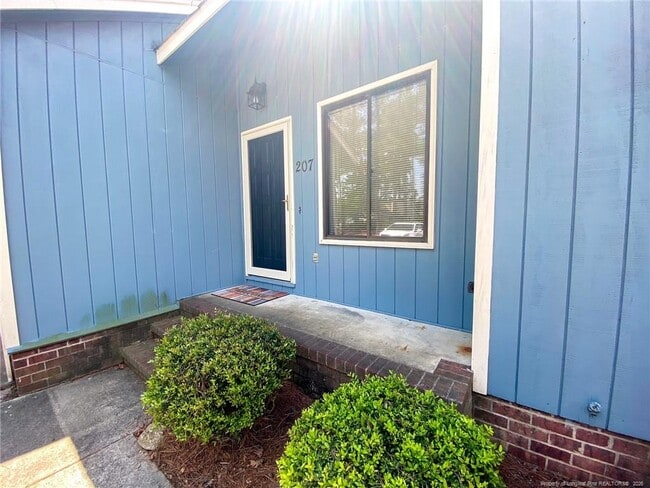 Building Photo - 207 Charmant Rd