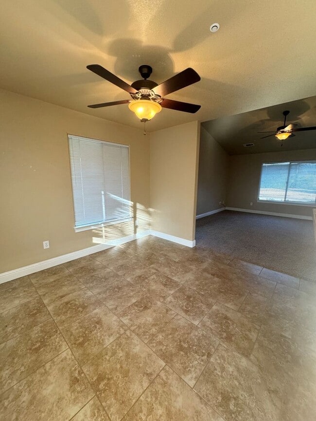 Building Photo - Beautiful Home in Windsor Estates