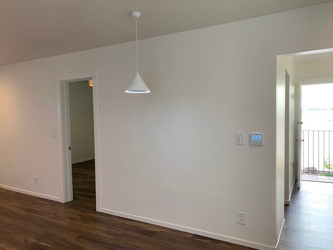Building Photo - 421 Hollister Ave