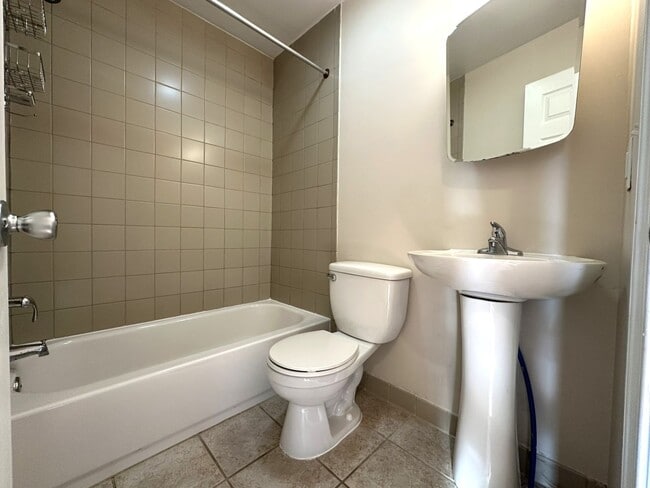 Building Photo - Gorgeous 2-Bedroom Townhome in the Heart of Olde Richmond! Available NOW!