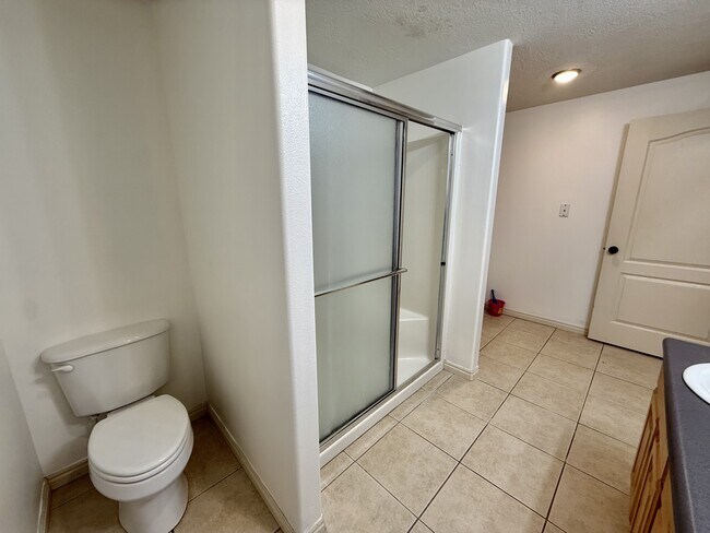 Building Photo - 8633 Chase Cir