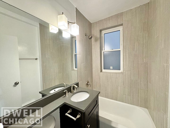 Building Photo - 541 W Belmont Ave