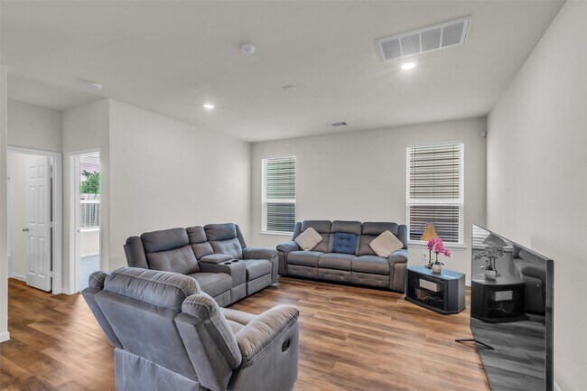 Building Photo - 4619 Prairie Chase Dr