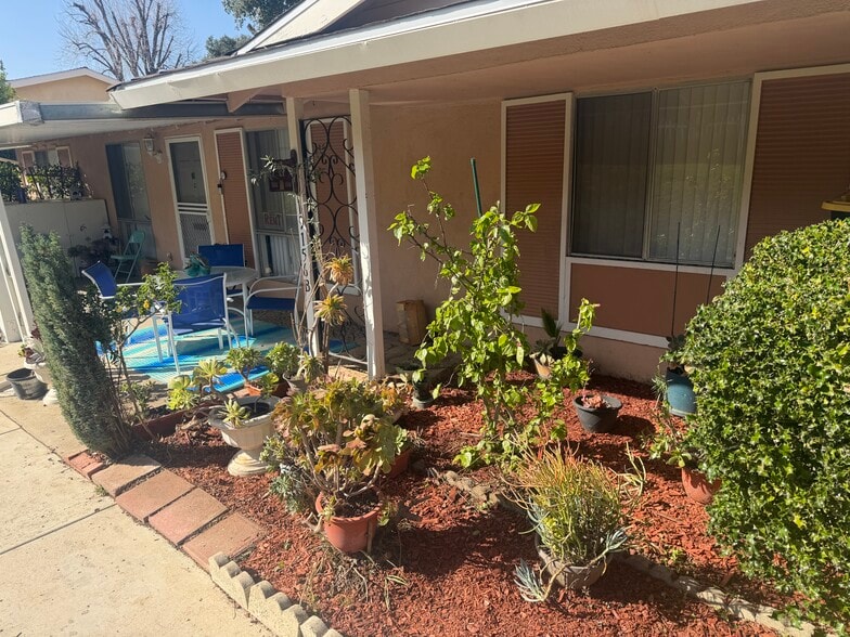 Building Photo - 19156 Avenue of the Oaks