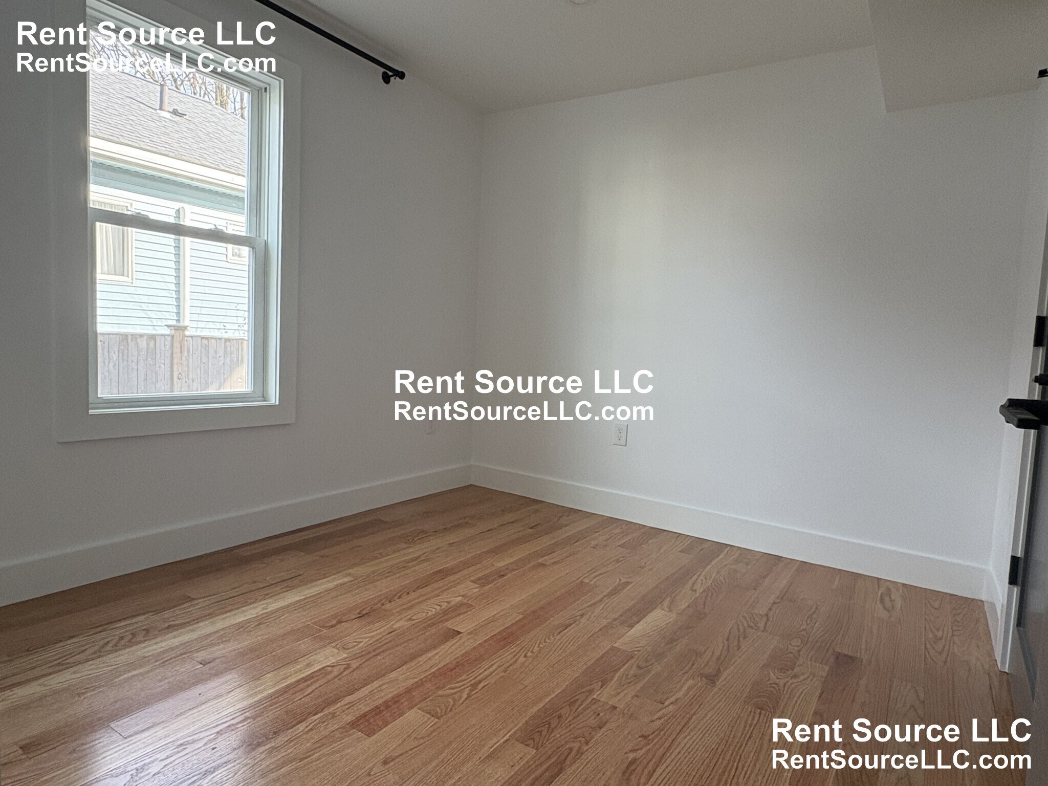 Building Photo - 52 Cotting St