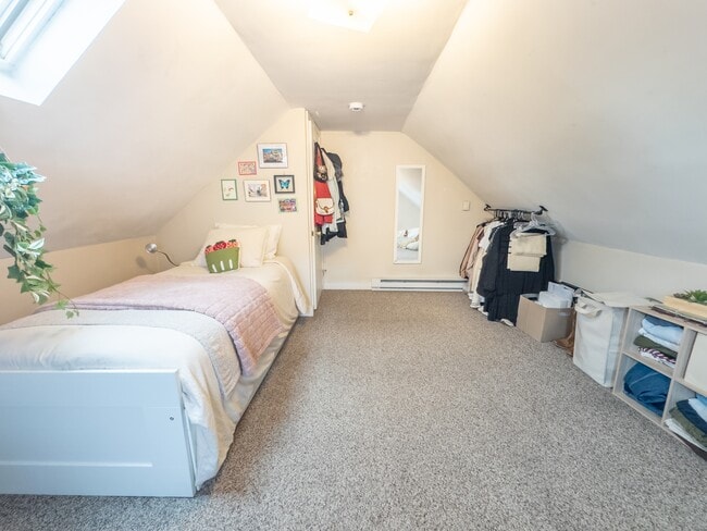 Building Photo - 123 Willow St