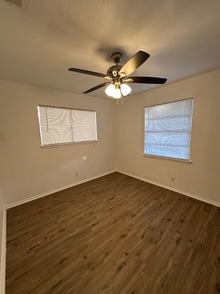 Building Photo - 7206 Glen Haven Dr