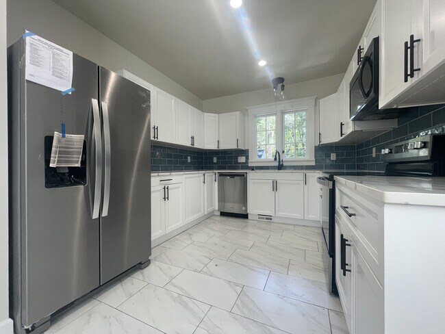 Building Photo - 616 Illinois St