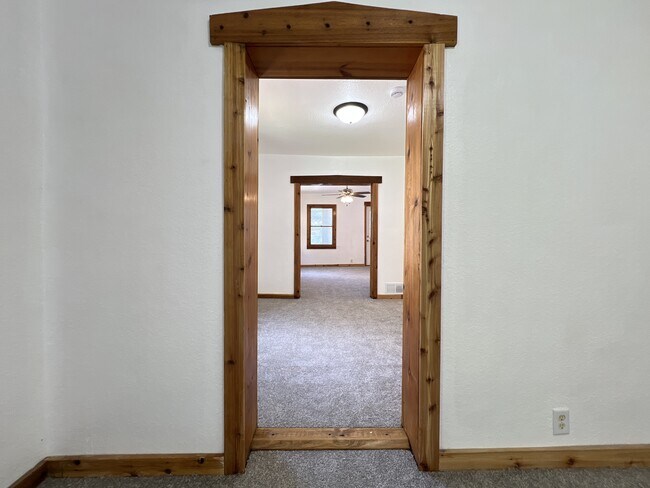 Building Photo - 943 High Bluff St