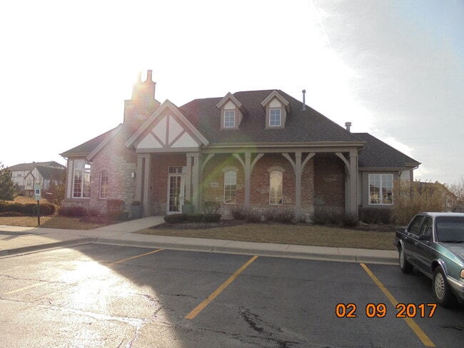 Building Photo - Lake Zurich Concord Village 2BR/2BA Awesome