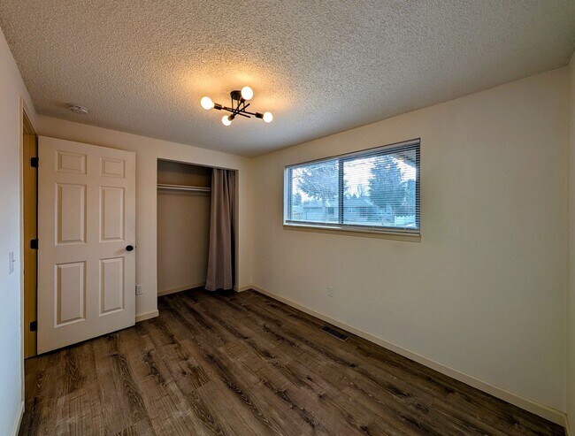 Building Photo - 3-Bedroom Home w/ 2-Car Garage & Fenced-In Backyard