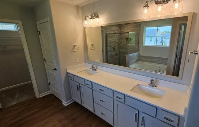 Building Photo - Beautiful 5BR, 3BA Home in Desirable Brook...