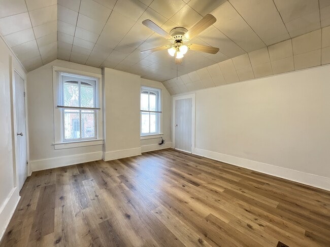 Building Photo - 621 E 24th St