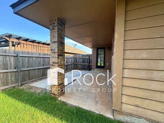 Building Photo - 4 Bedroom Home in Moore with All Appliance...