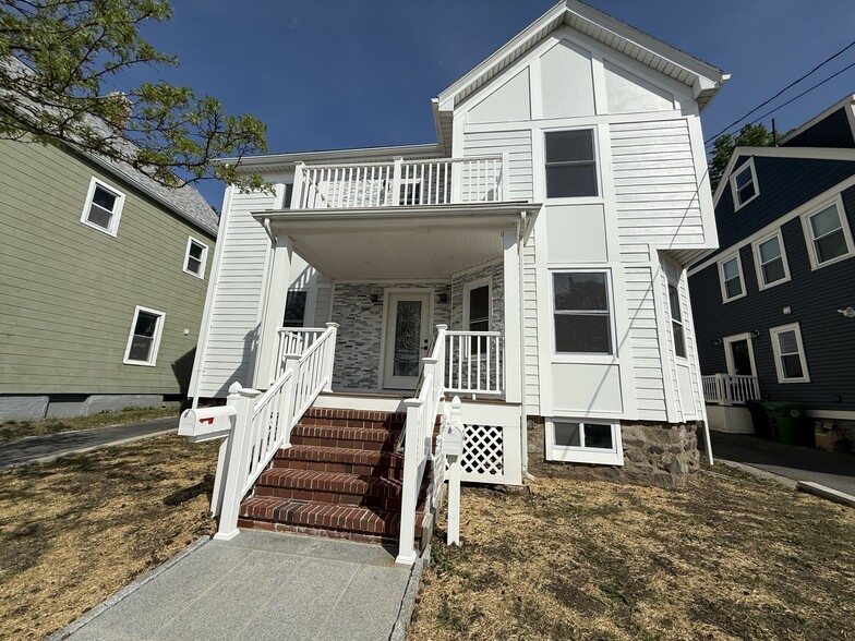Building Photo - 246 Sycamore St