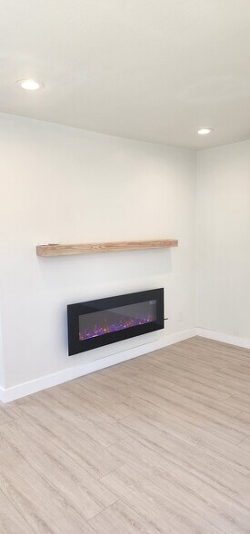 Building Photo - 950 N Kingsley Dr