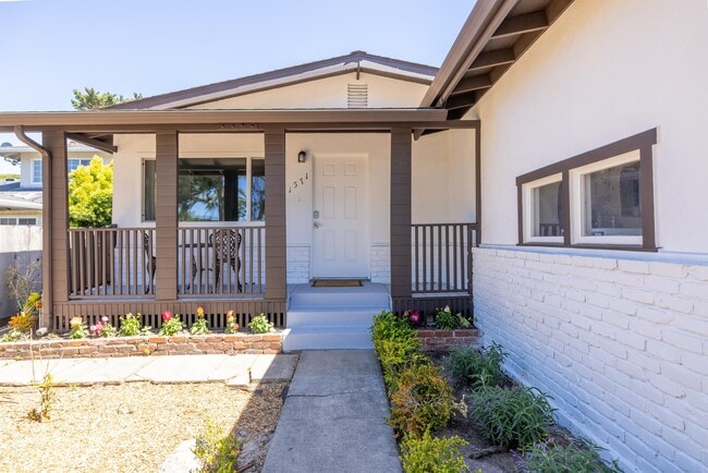 Building Photo - 1571 David Ave