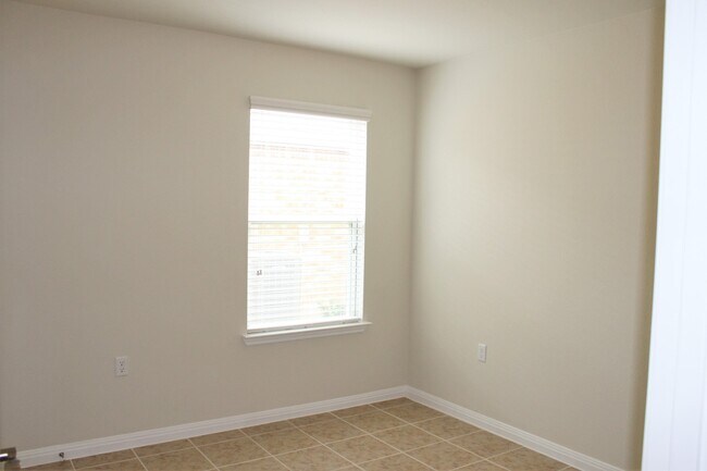 Building Photo - 213 Paint Creek Ln