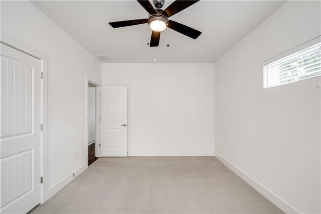 Building Photo - 3014 E 14th 1/2 St