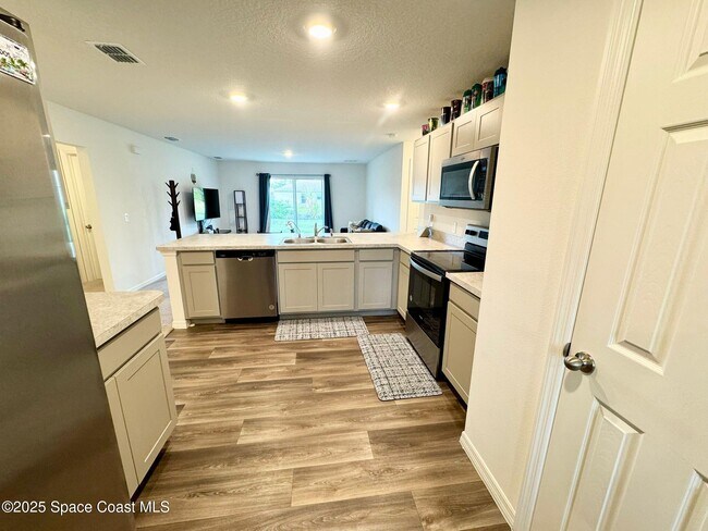 Building Photo - 2910 San Filippo Dr SE