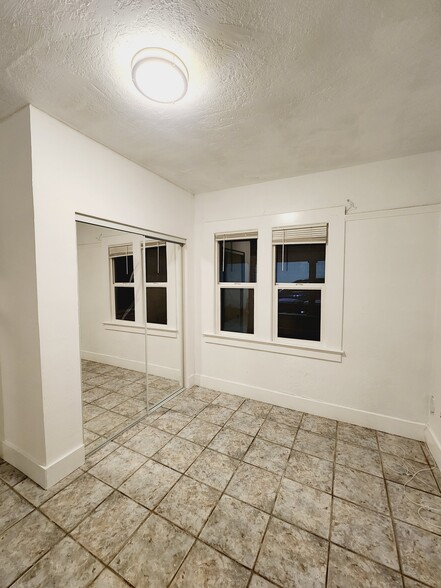 Building Photo - 118 Baker Way