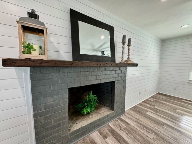 Building Photo - READY NOW!! Updated 5-Bedroom Home w/Fenced Backyard, Attached Garage  & Sunroom - Pet Friendly!