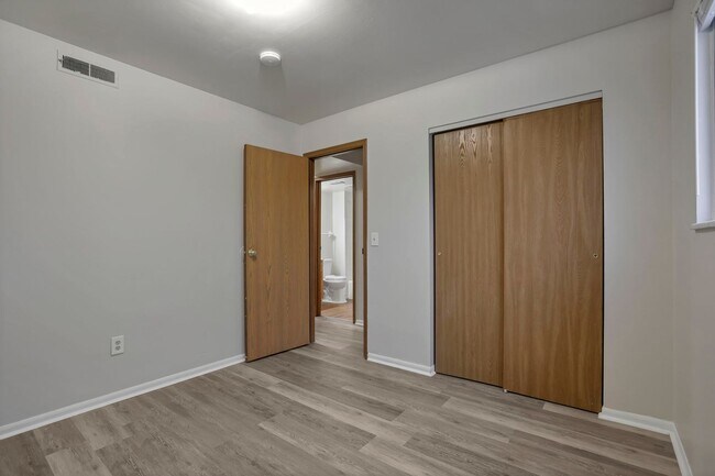 Building Photo - 2460-2462 Hiawatha St