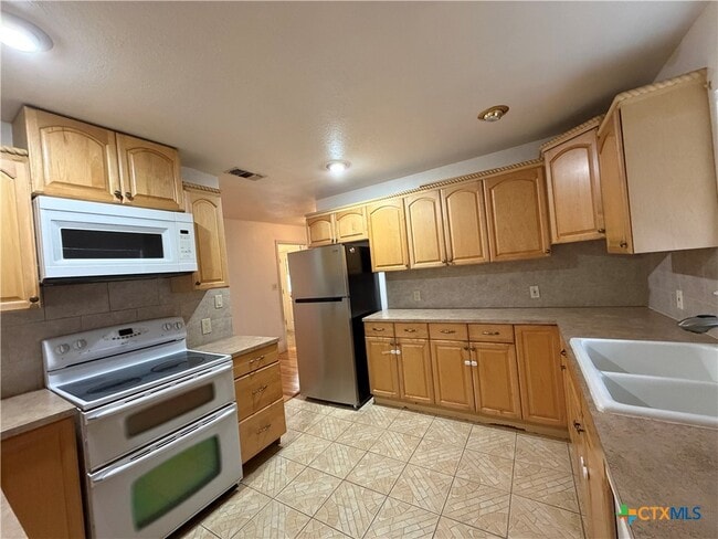 Building Photo - 200 Peggs Pl