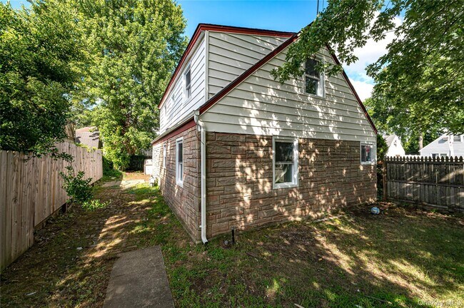 Building Photo - 2528 Marshall Ave