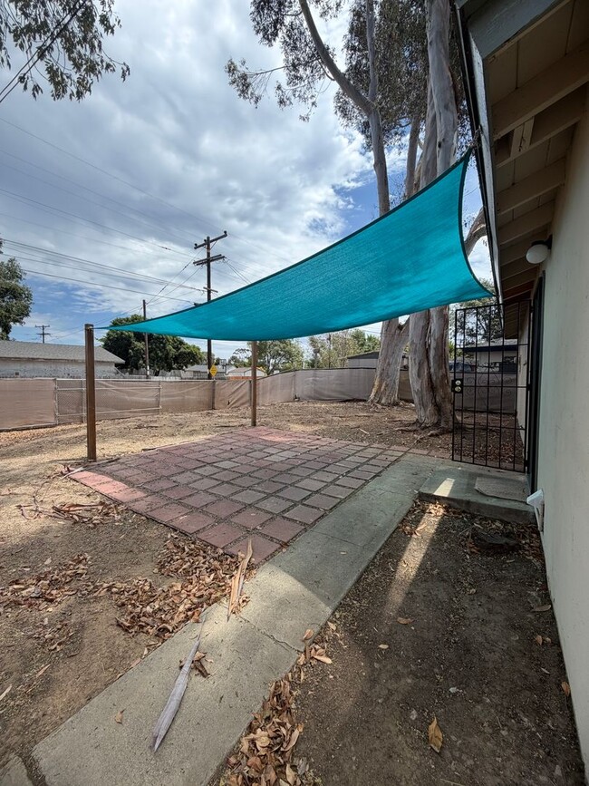 Building Photo - 2 Bedroom 1 Bath Duplex for Rent