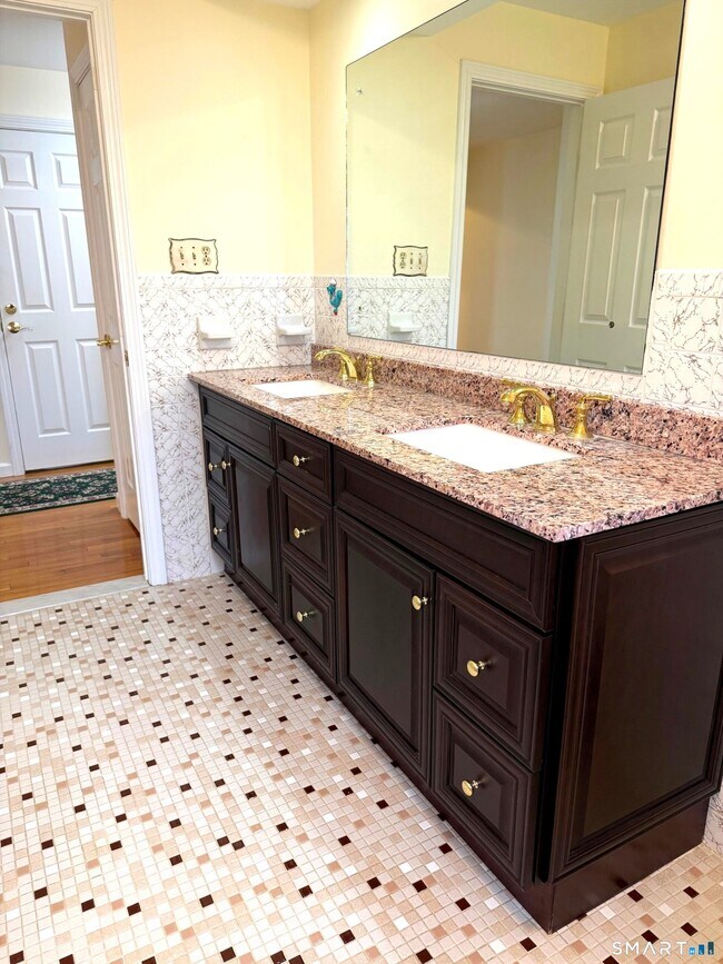 Building Photo - 16 Clearview Dr