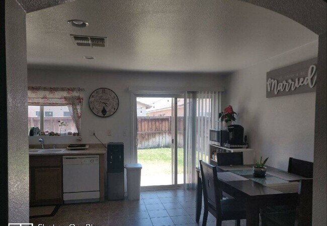 Building Photo - 240 Morongo Dr