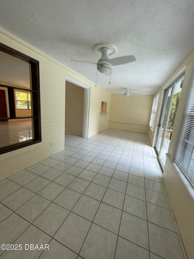 Building Photo - 525 Tarragona Way