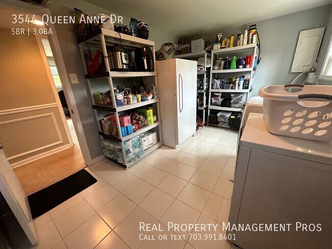 Building Photo - 3544 Queen Anne Dr