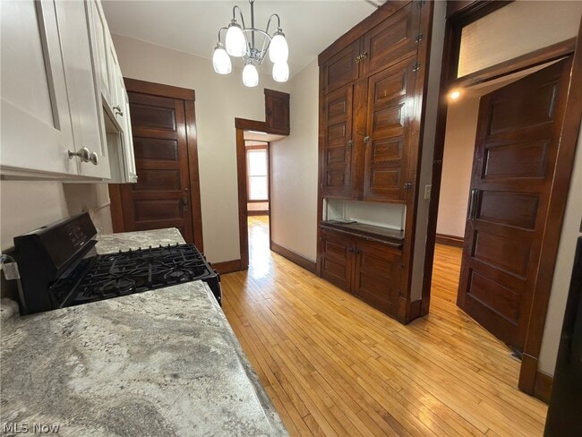 Building Photo - 153 S Main St