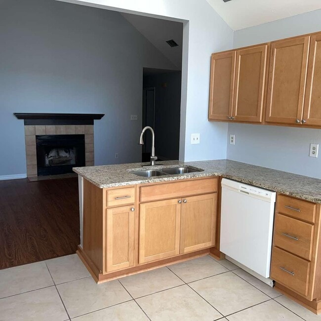 Building Photo - 3056 Yorktown Cir