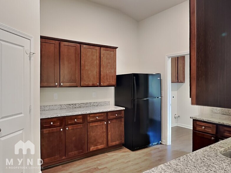 Building Photo - 803 Golden Bell Wy