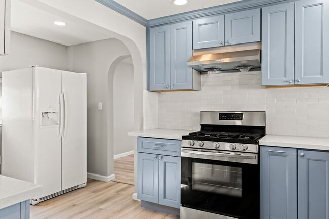 Building Photo - Remodeled 4-Bedroom House w/ Private Yard in Oakland