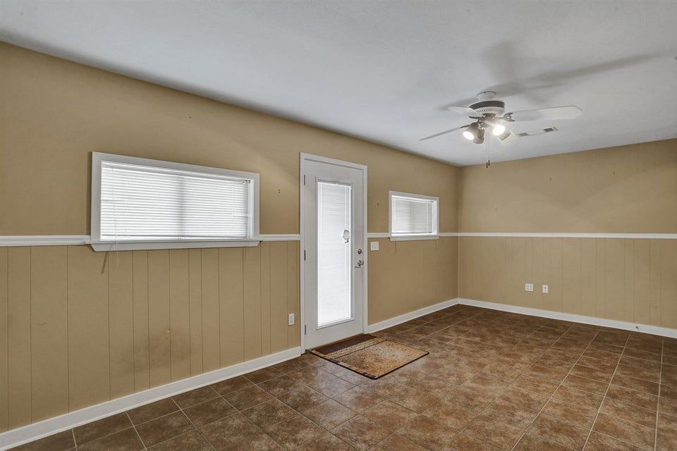 Building Photo - 1011 Mcdale Ln