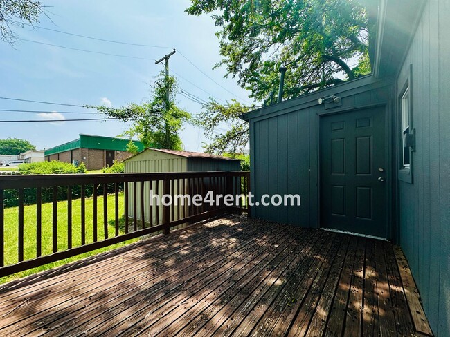 Building Photo - Cozy, Ranch Style Home w/ Stainless Steel ...