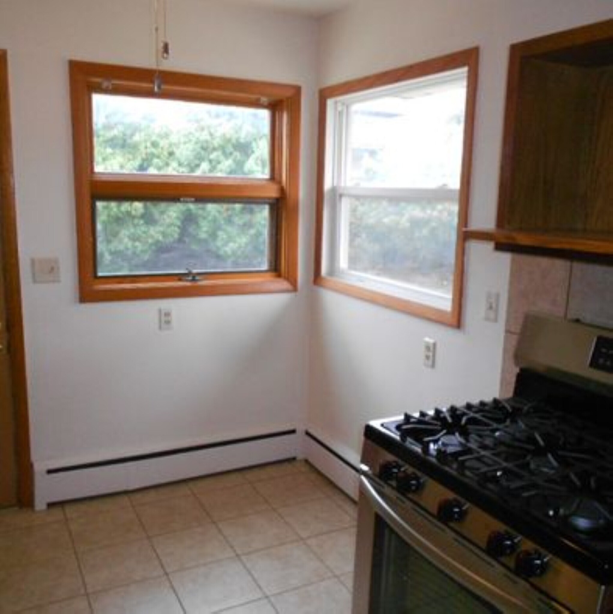 Building Photo - 112 E Dean Ave