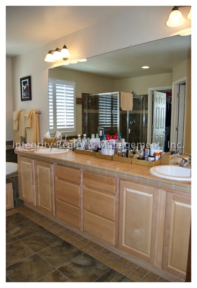 Building Photo - 10328 Longwood Way